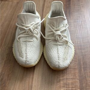 Bone Adidas Yeezys